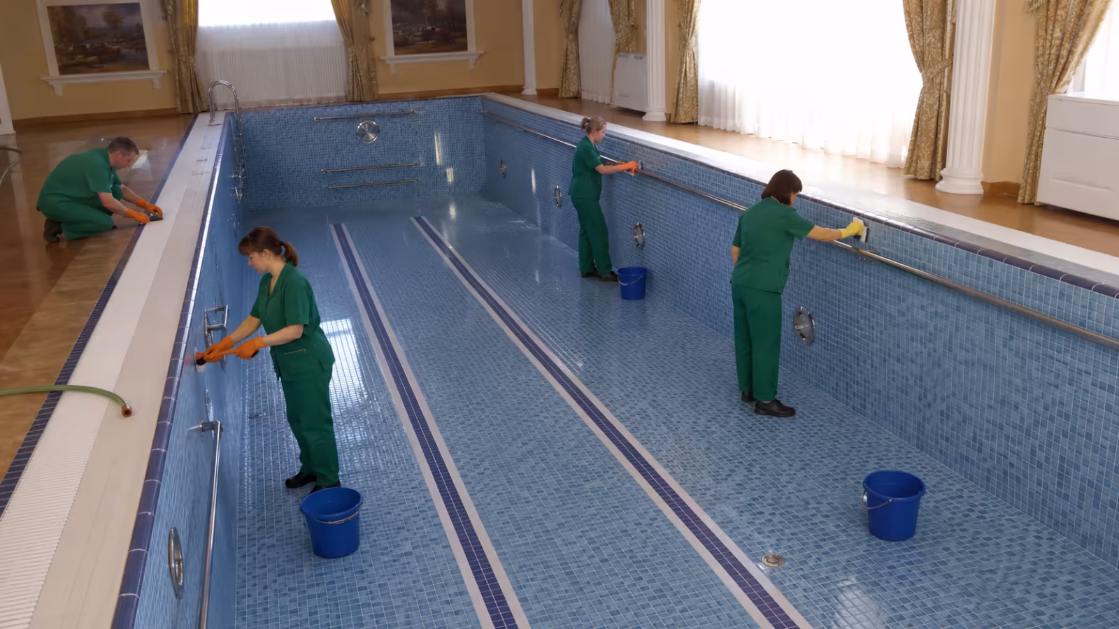 Curățarea piscinelor în Chișinău