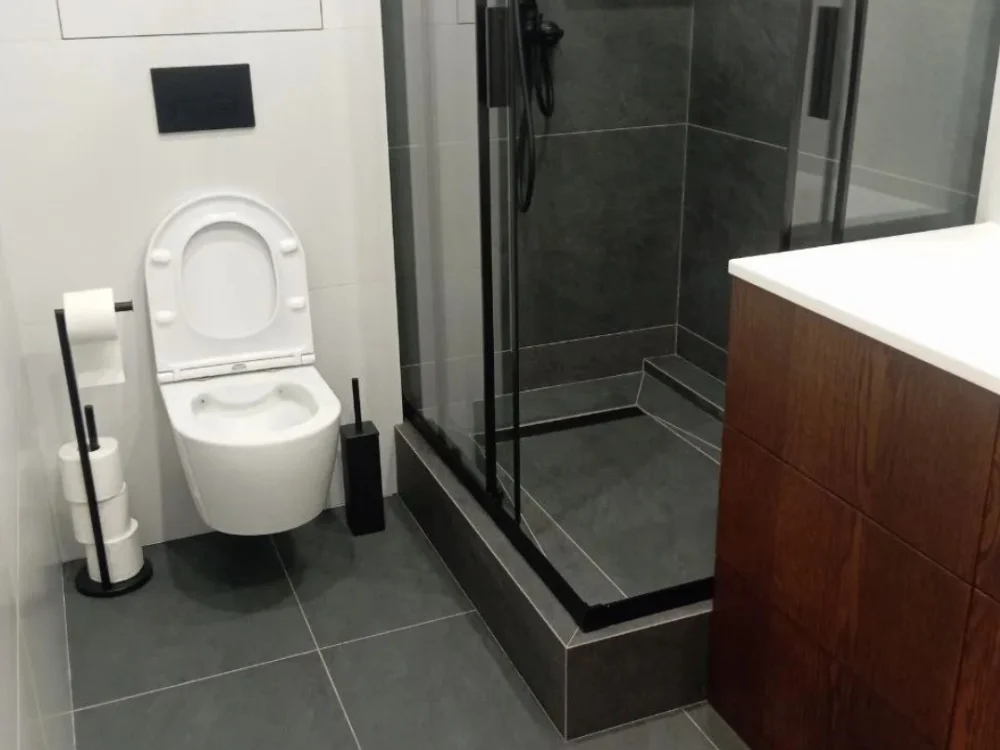Curățenia grupului sanitar dintr-o casă după renovare - după curățenie
