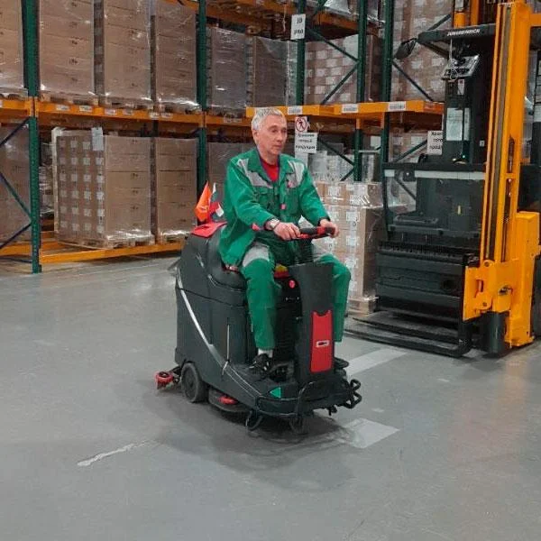 Curățenia zonei de depozit pentru recepție și expediere