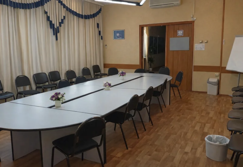 Curățenie regulată a sălii de conferințe - după curățenie