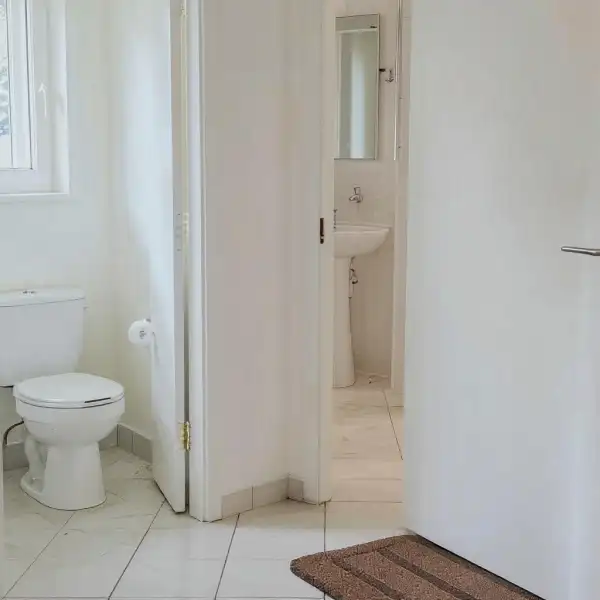 Casă cu două băi - înainte de curățenie
