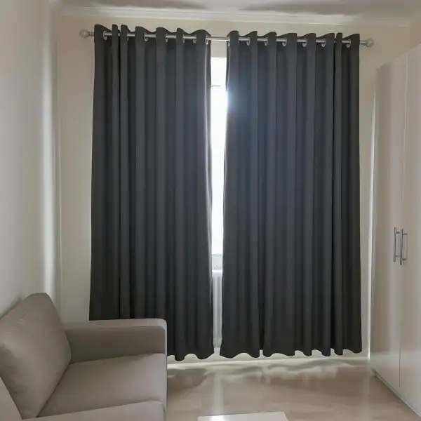 Curățare profundă a draperiilor blackout într-un apartament-studio - după curățenie