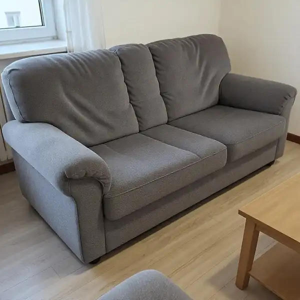 Curățare chimică a canapelei și fotoliului într-un apartament - după curățenie