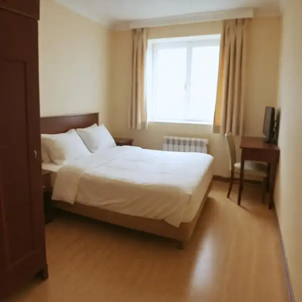 Curățenie în camerele de hotel după plecarea oaspeților