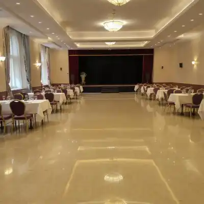 Curățenia sălii de restaurant după nuntă - după curățenie