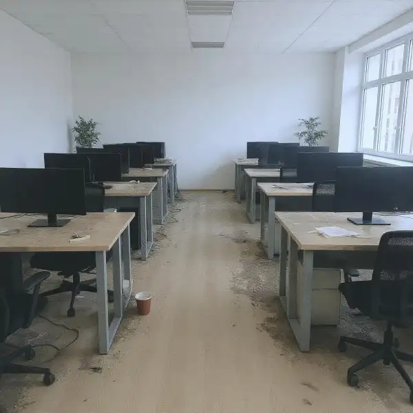 Pregătirea open space-ului pentru ziua de lucru - înainte de curățenie